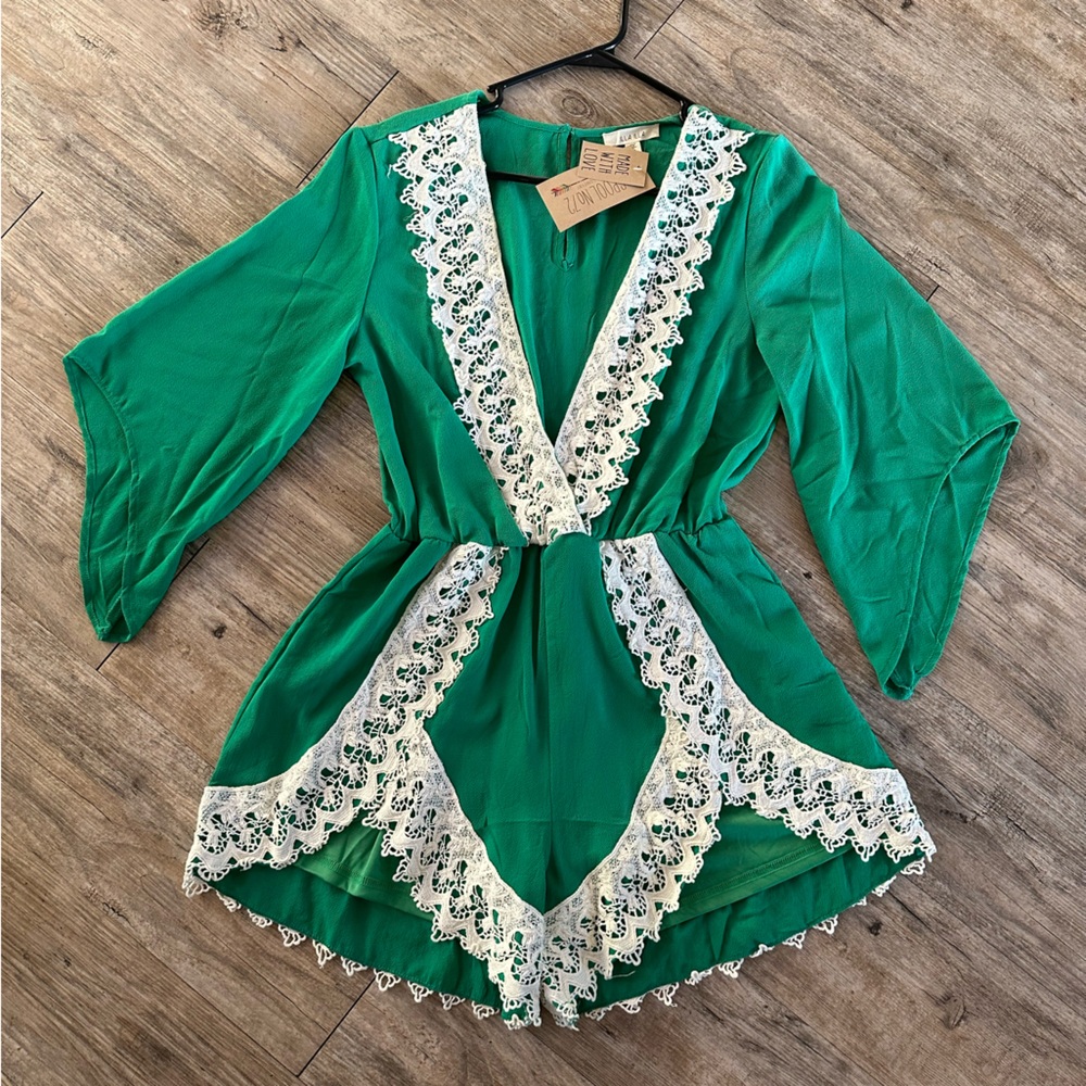 Green Long Sleeve Romper with White Lace Detail - Perfect for Summer